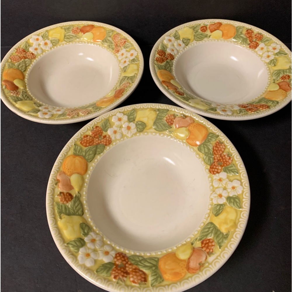 Vintage Vernon Della Robbia Berry Bowls